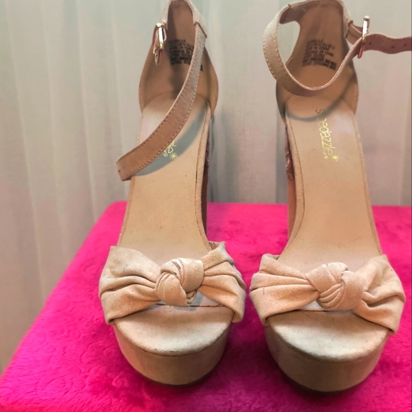 Embroidered platform ankle strap sandals, NWOT size 7.5 us - Picture 4 of 5